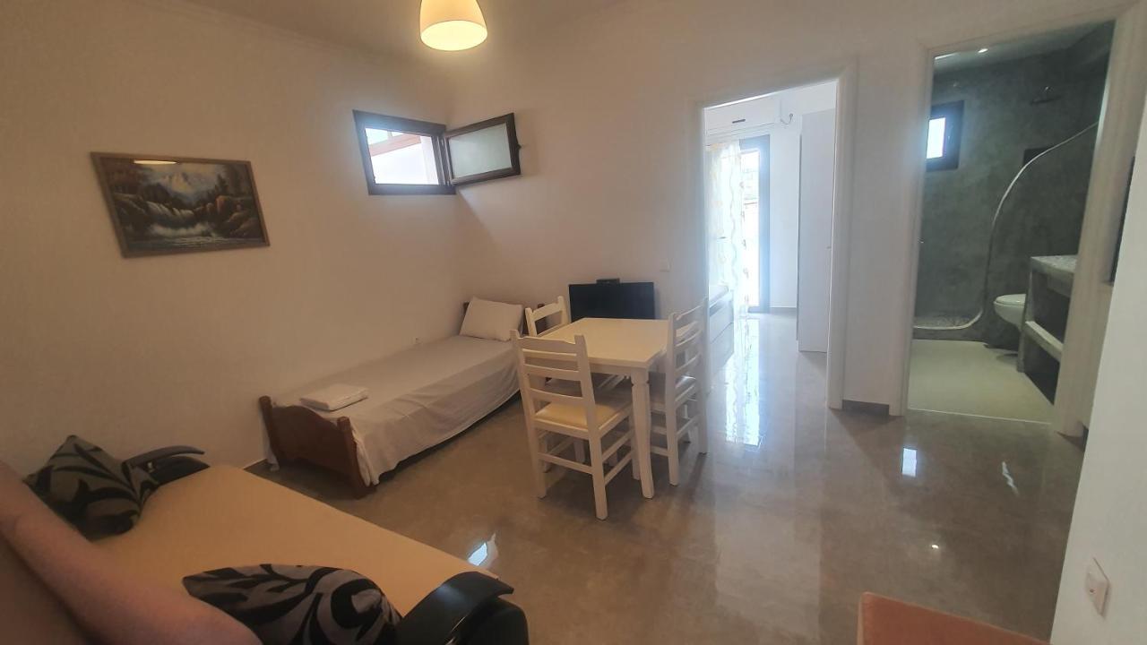 Mihal Suites Sarande Ngoại thất bức ảnh