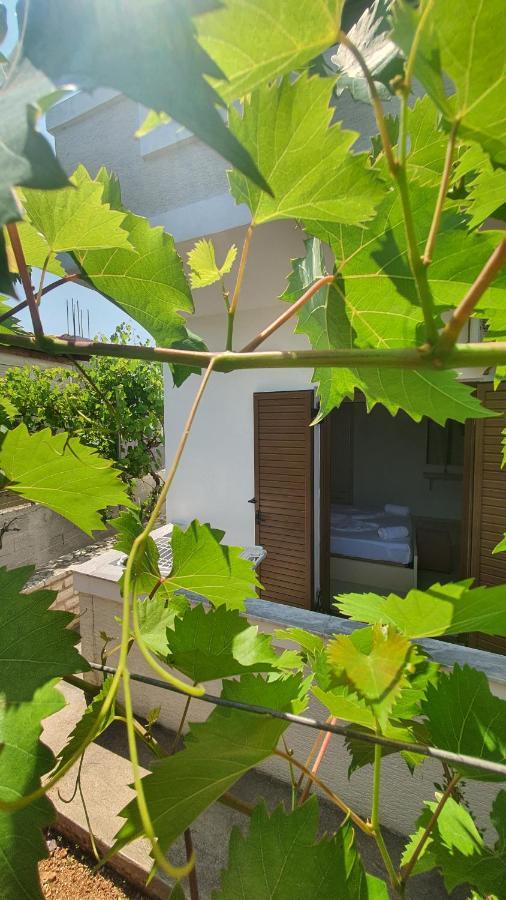 Mihal Suites Sarande Ngoại thất bức ảnh