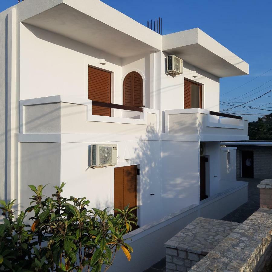 Mihal Suites Sarande Ngoại thất bức ảnh